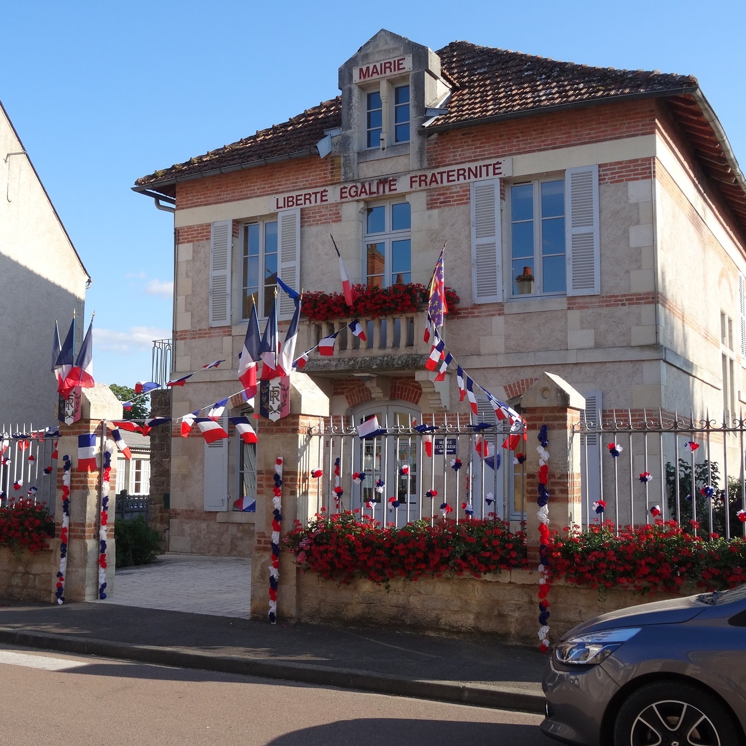 Mairie Suilly la Tour offre d'emploi